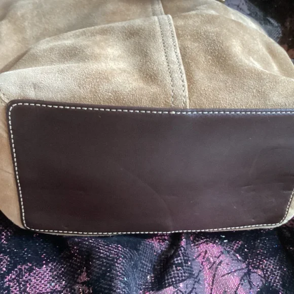 Vintage Coach Hampton Tan Suede Leather Handbag - Picture 4 of 11